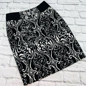 Roz & Ali Skirt Black and White Ornate Mini Above Knee Size 6 Office Career